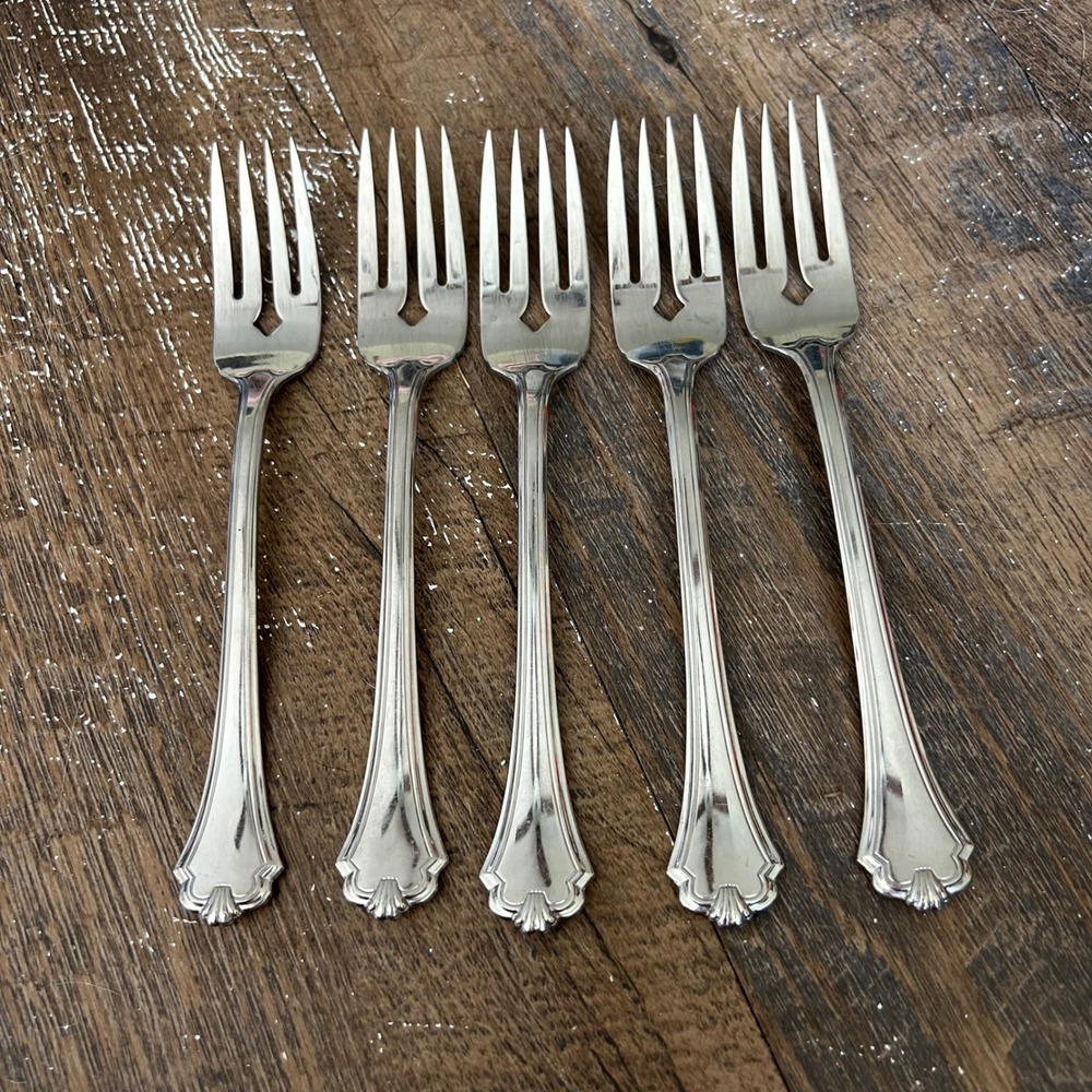 Oneida Midtowne Stainless USA Glossy Scalloped Salad Forks Set of 5 Silverware